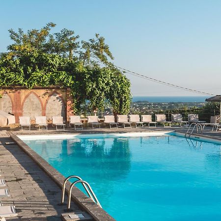 Ippotur Medieval Resort Castelnuovo Magra Bagian luar foto