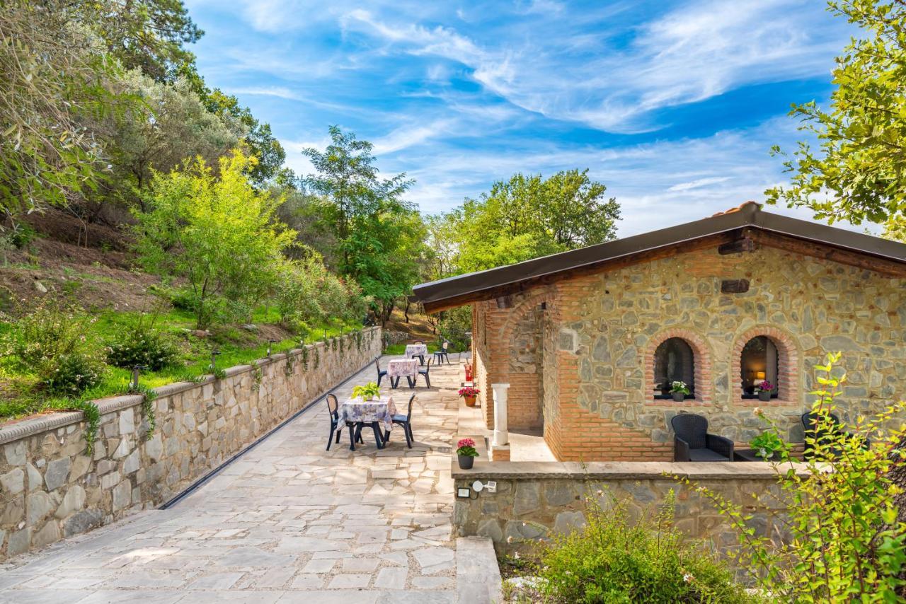 Ippotur Medieval Resort Castelnuovo Magra Bagian luar foto