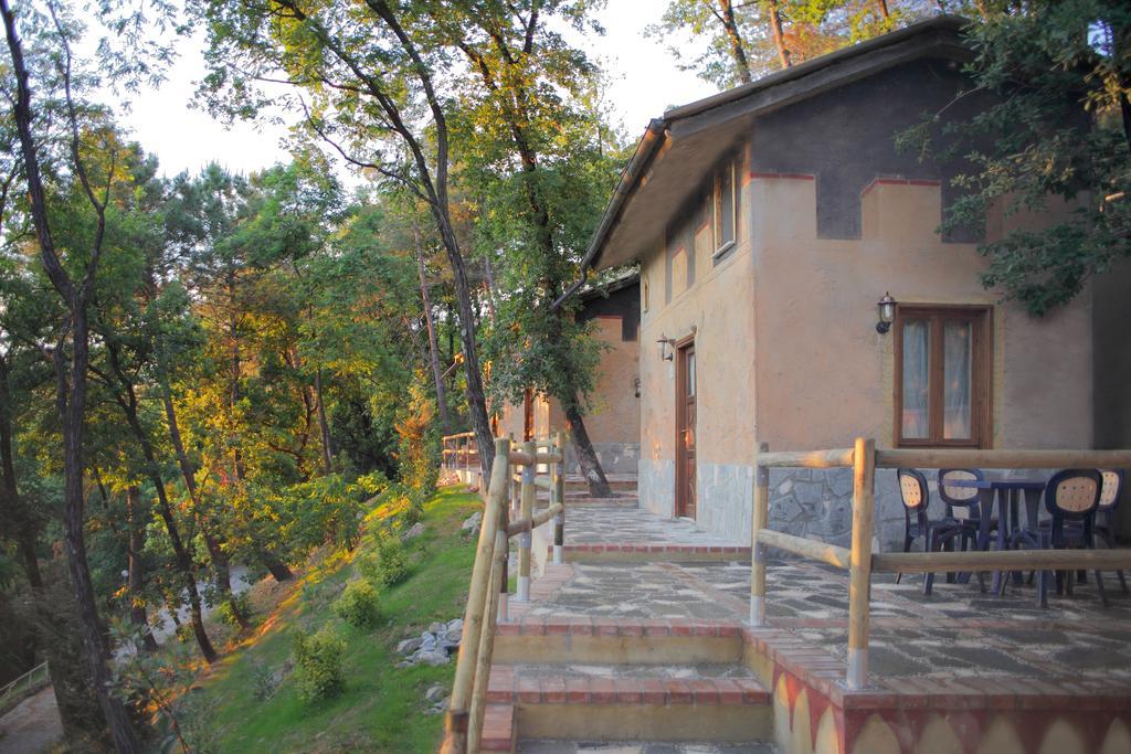 Ippotur Medieval Resort Castelnuovo Magra Bagian luar foto