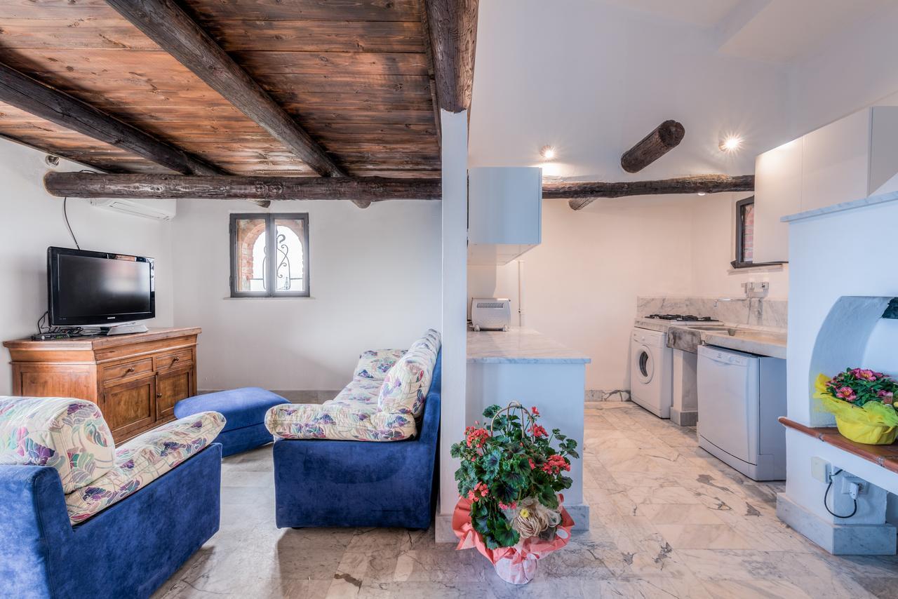 Ippotur Medieval Resort Castelnuovo Magra Bagian luar foto