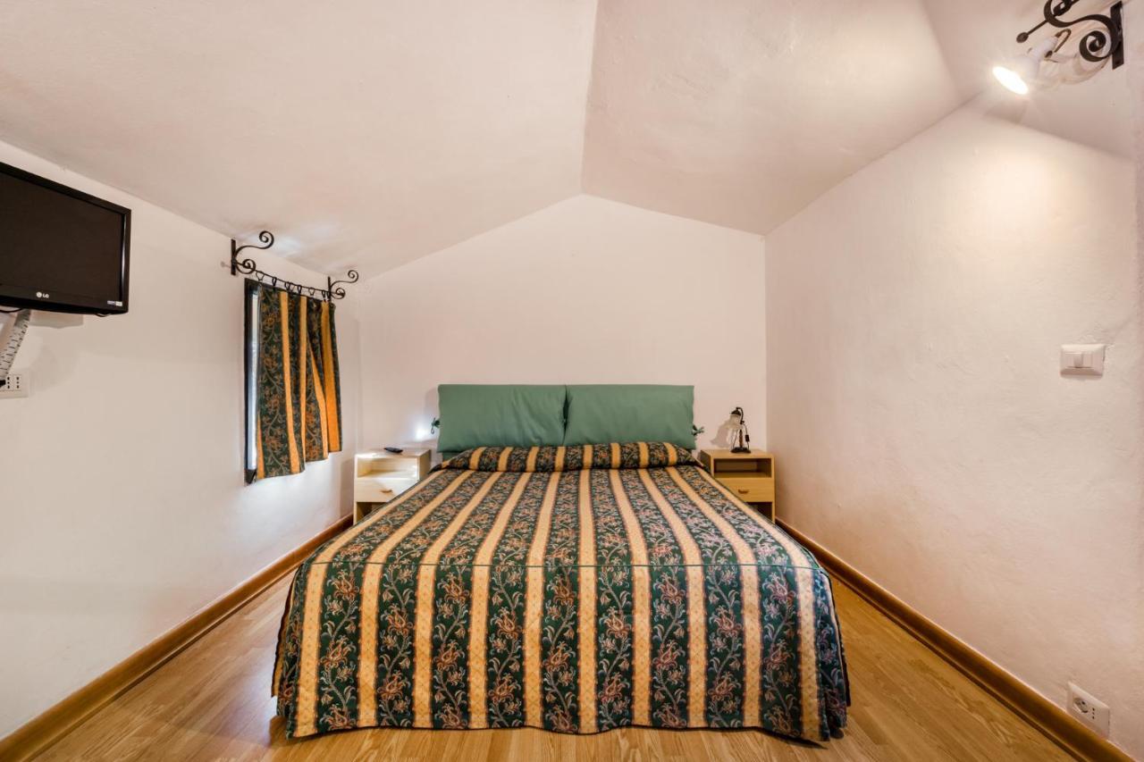 Ippotur Medieval Resort Castelnuovo Magra Bagian luar foto